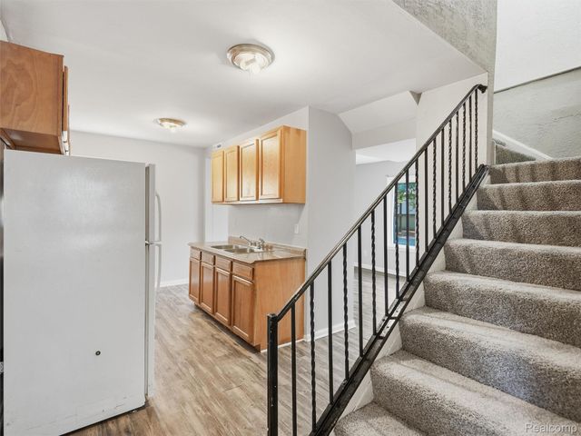 1761 E Evelyn Avenue, Hazel Park, MI 48030