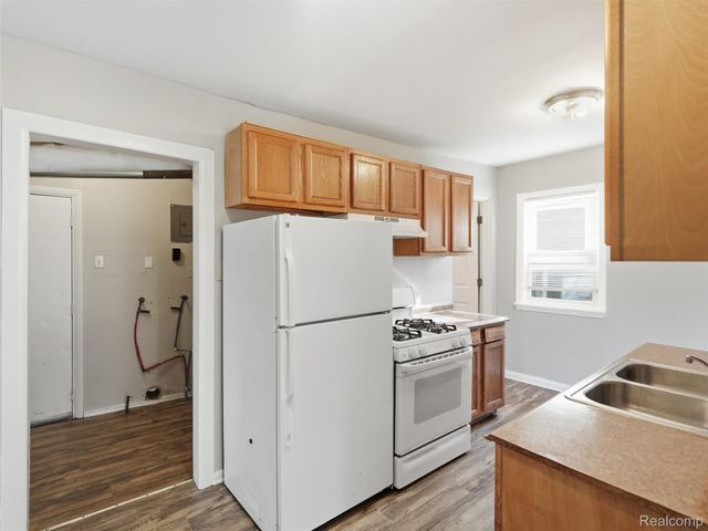 1761 E Evelyn Avenue, Hazel Park, MI 48030