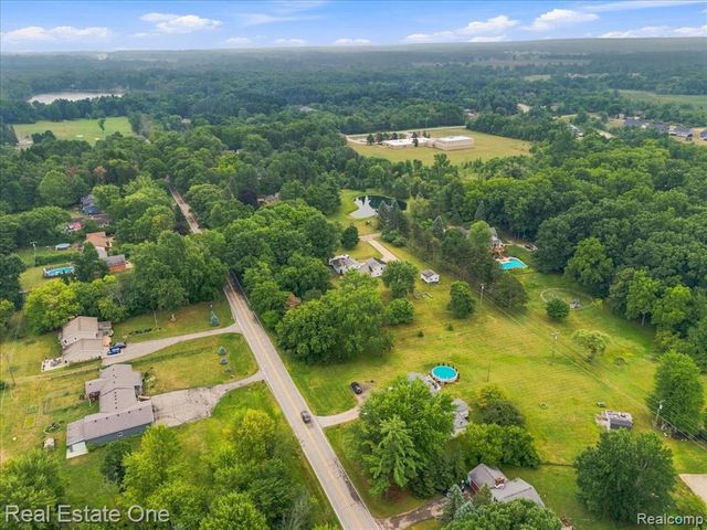 3697 W Lakeshore Drive, Lapeer, MI 48446