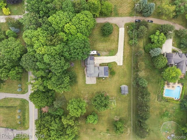 3697 W Lakeshore Drive, Lapeer, MI 48446