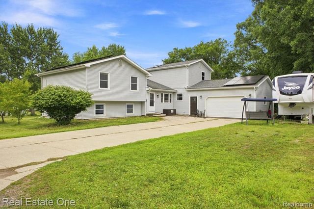 3697 W Lakeshore Drive, Lapeer, MI 48446