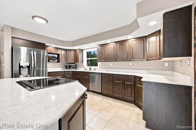 3697 W Lakeshore Drive, Lapeer, MI 48446