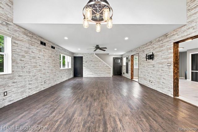 3697 W Lakeshore Drive, Lapeer, MI 48446