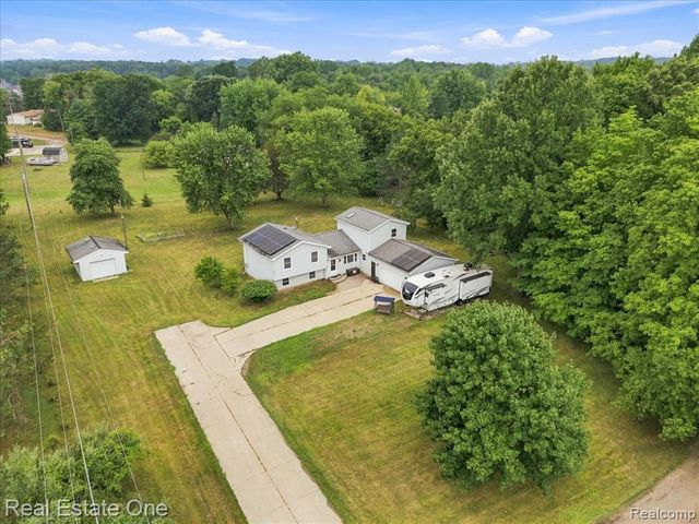 3697 W Lakeshore Drive, Lapeer, MI 48446