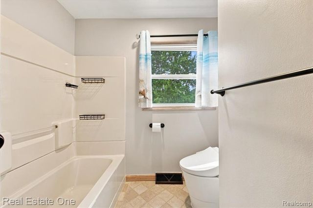 3697 W Lakeshore Drive, Lapeer, MI 48446