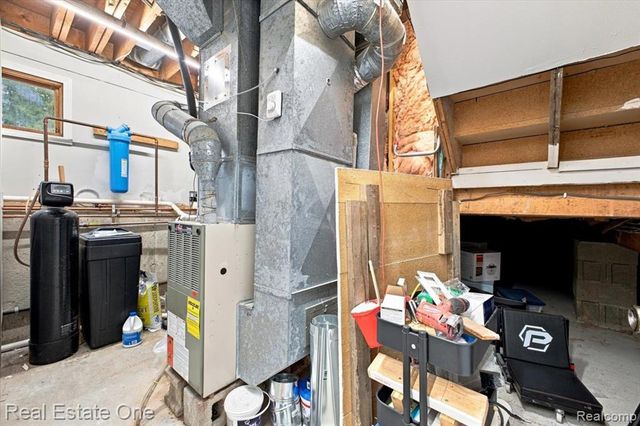 3697 W Lakeshore Drive, Lapeer, MI 48446