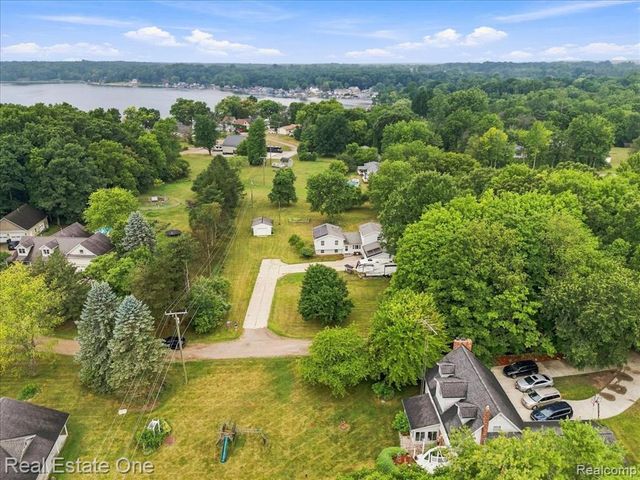 3697 W Lakeshore Drive, Lapeer, MI 48446
