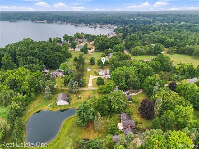 3697 W Lakeshore Drive, Lapeer, MI 48446