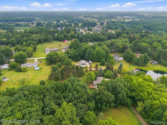 3697 W Lakeshore Drive, Lapeer, MI 48446