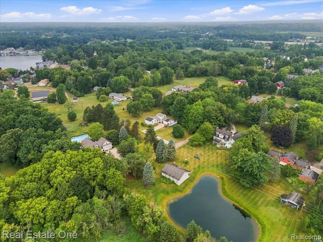 3697 W Lakeshore Drive, Lapeer, MI 48446