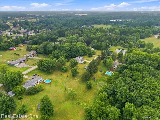 3697 W Lakeshore Drive, Lapeer, MI 48446