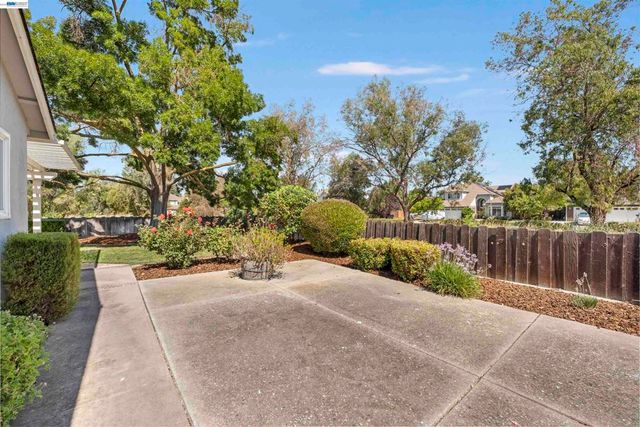 1596 Heather Lane, Livermore, CA 94551