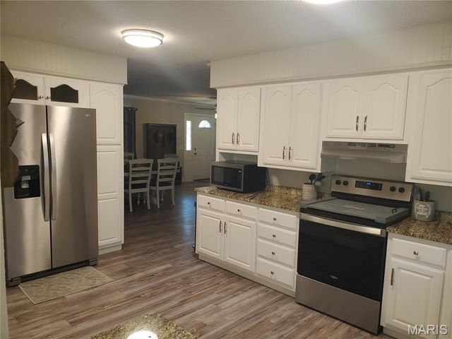 123 Holmes Drive, Sikeston, MO 63801