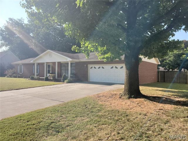 123 Holmes Drive, Sikeston, MO 63801