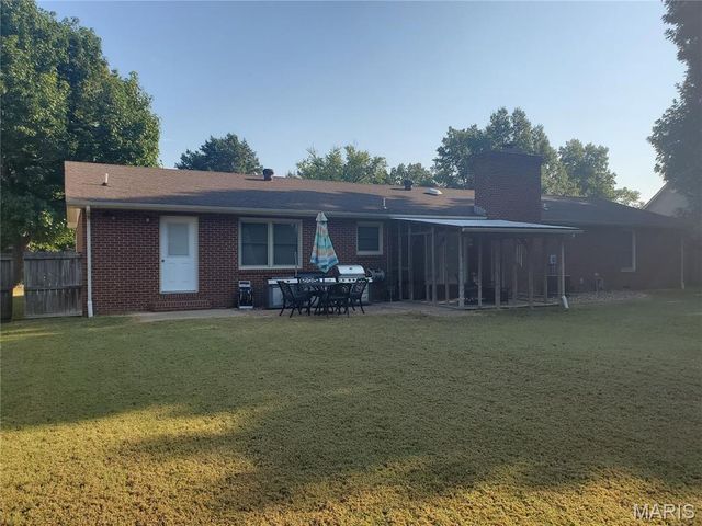 123 Holmes Drive, Sikeston, MO 63801