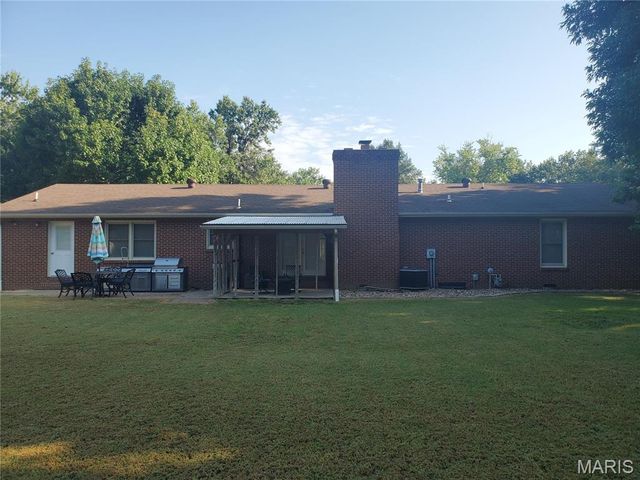 123 Holmes Drive, Sikeston, MO 63801