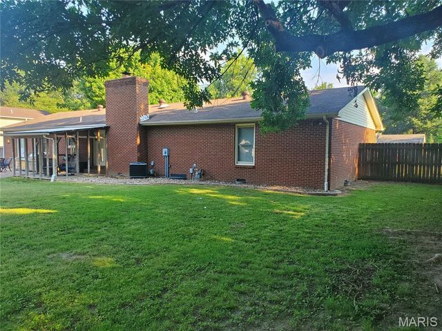 123 Holmes Drive, Sikeston, MO 63801