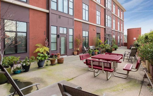 3801 San Pablo Ave 303, Emeryville, CA 94608