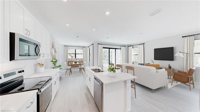 3122 Juniper WAY, Naples, FL 34112