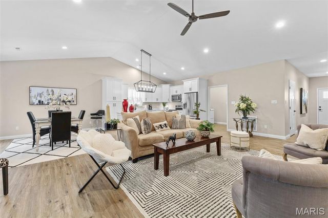 617 Dogwood Lane, Farmington, MO 63640