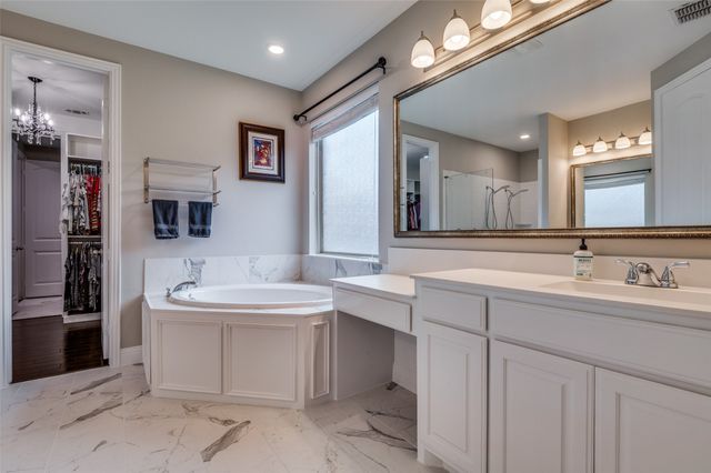 601 Pine Island Circle, Mansfield, TX 76063