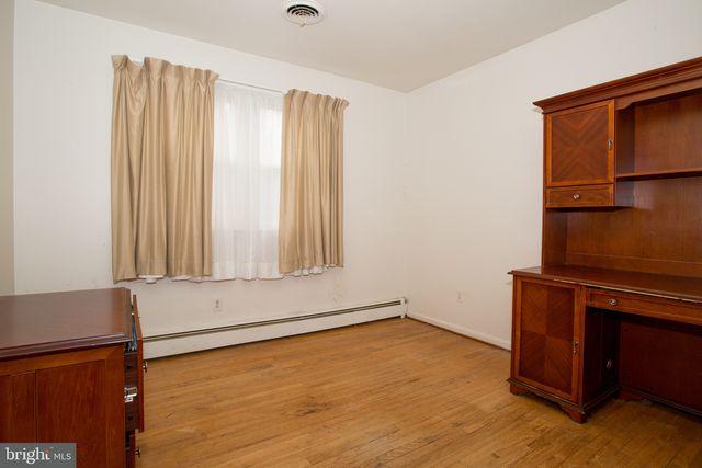 208 WHITEKIRK DR, Wilmington, DE 19808