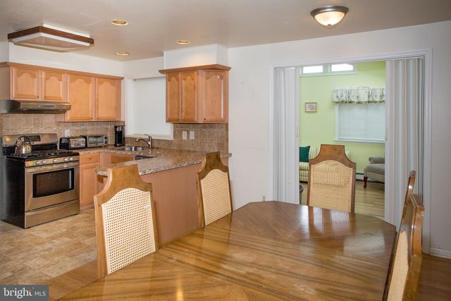 208 WHITEKIRK DR, Wilmington, DE 19808