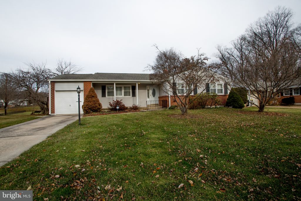 208 WHITEKIRK DR, Wilmington, DE 19808