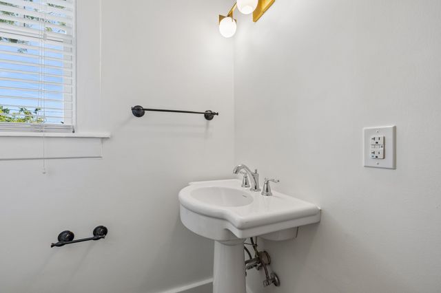 2200 Oakland Ave, Nashville, TN 37212