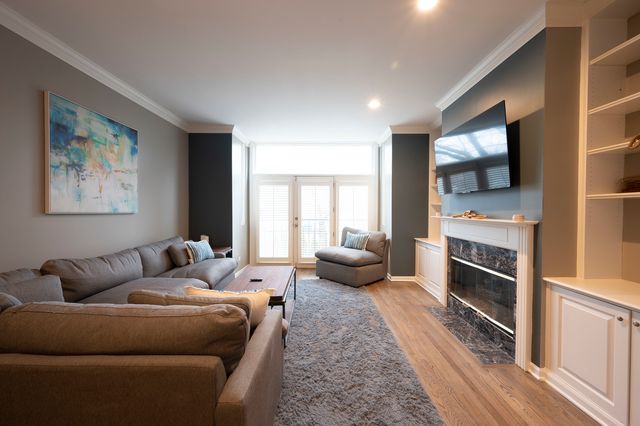 1214 W School Street, Chicago, IL 60657