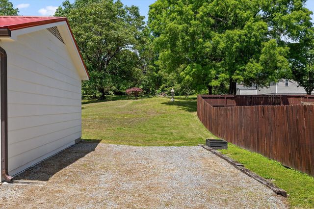 2113 Dallas Lake Road, Soddy Daisy, TN 37379