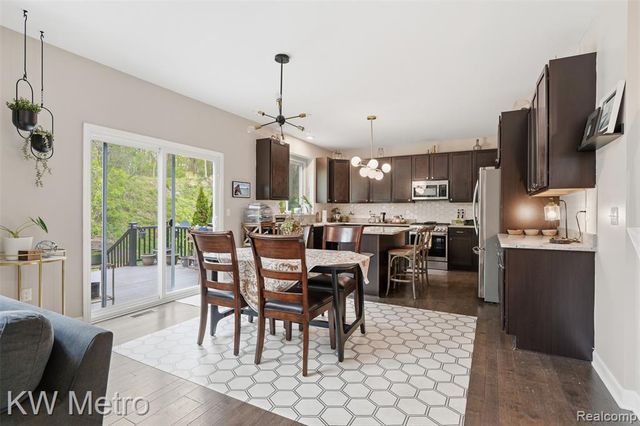 4953 W Stonegate Circle, Lake Orion, MI 48359