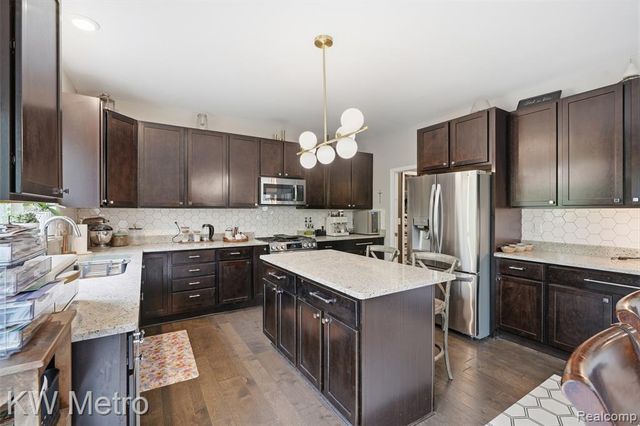 4953 W Stonegate Circle, Lake Orion, MI 48359