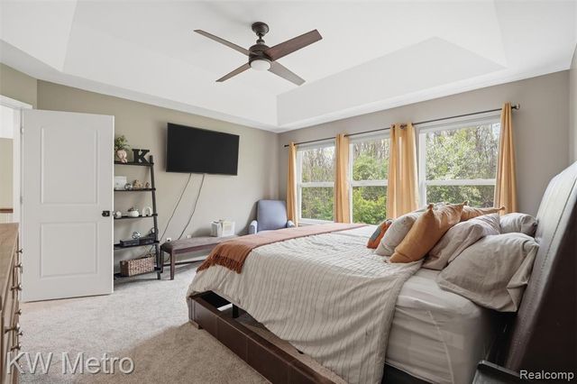 4953 W Stonegate Circle, Lake Orion, MI 48359