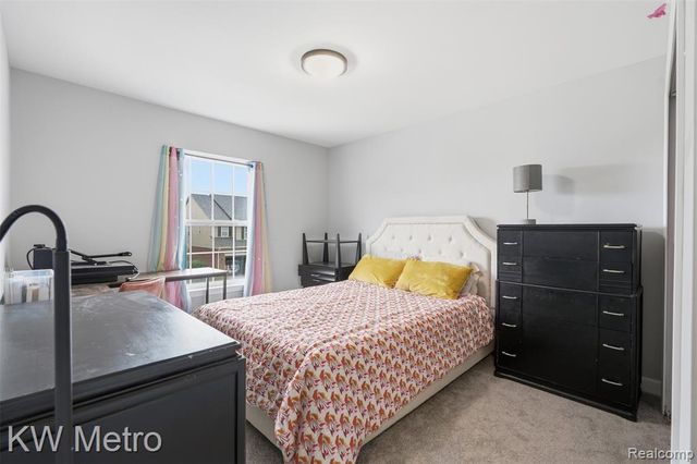 4953 W Stonegate Circle, Lake Orion, MI 48359
