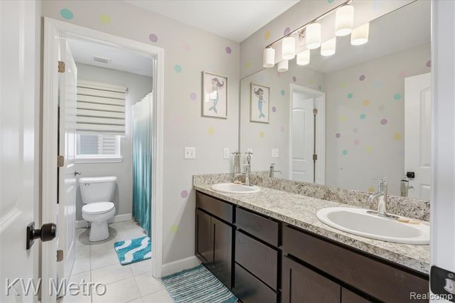4953 W Stonegate Circle, Lake Orion, MI 48359