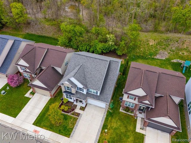 4953 W Stonegate Circle, Lake Orion, MI 48359