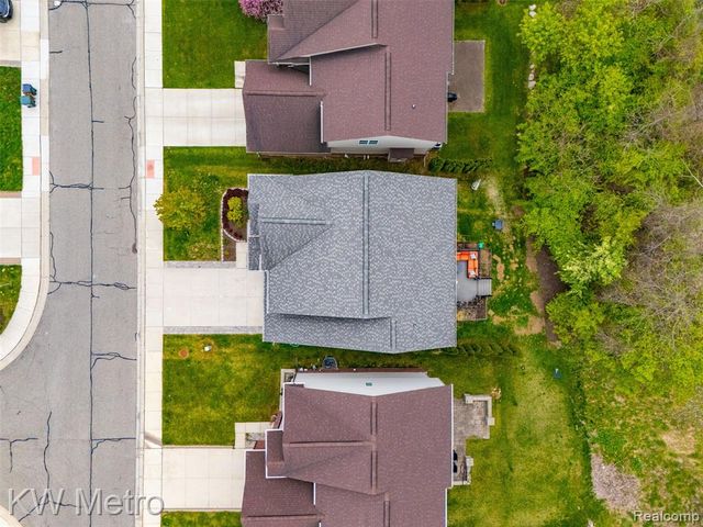 4953 W Stonegate Circle, Lake Orion, MI 48359