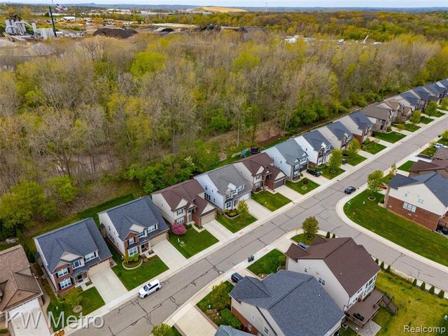 4953 W Stonegate Circle, Lake Orion, MI 48359