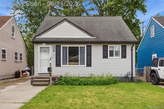 20644 Hollywood Street, Harper Woods, MI 48225