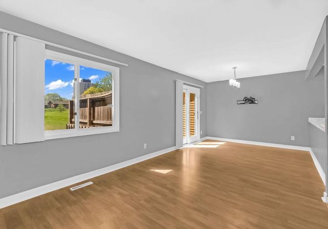 522 Aurora Avenue, Saint Paul, MN 55103