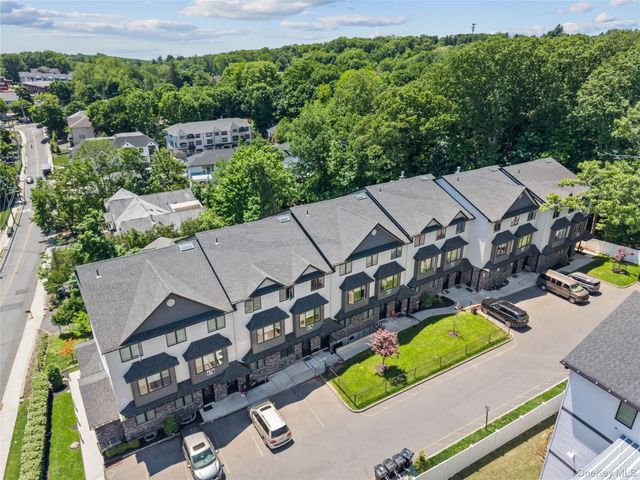 61 Blauvelt 102, Monsey, NY 10952