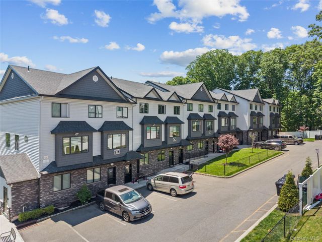 61 Blauvelt 102, Monsey, NY 10952