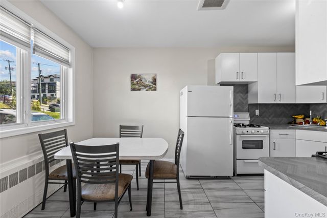 61 Blauvelt 102, Monsey, NY 10952