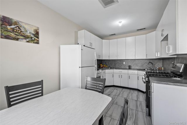 61 Blauvelt 102, Monsey, NY 10952