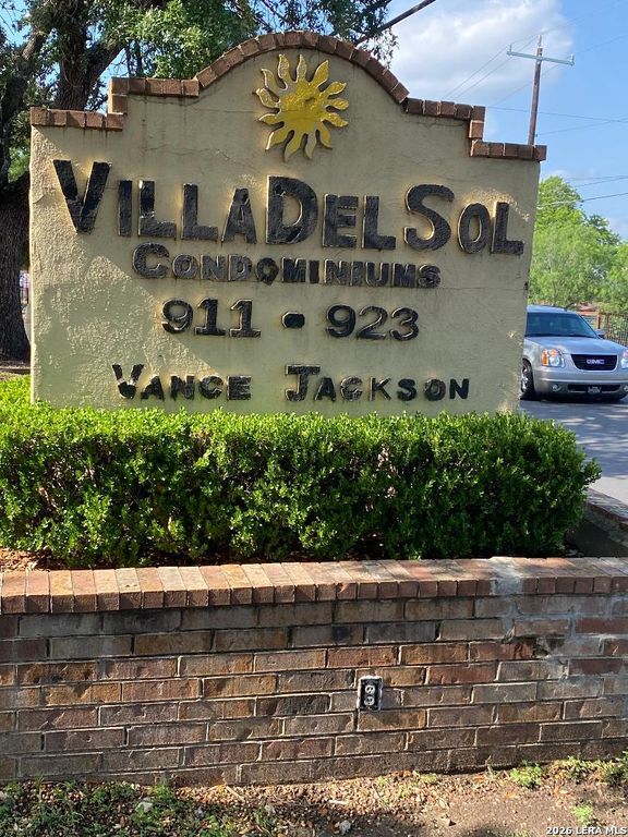 911 Vance Jackson Rd Apt S, San Antonio, TX 78201