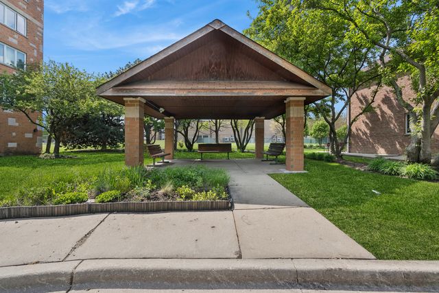 7450 N Waukegan Road 505, Niles, IL 60714