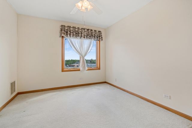 7450 N Waukegan Road 505, Niles, IL 60714