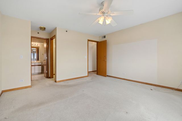 7450 N Waukegan Road 505, Niles, IL 60714