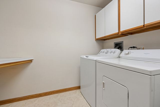 7450 N Waukegan Road 505, Niles, IL 60714